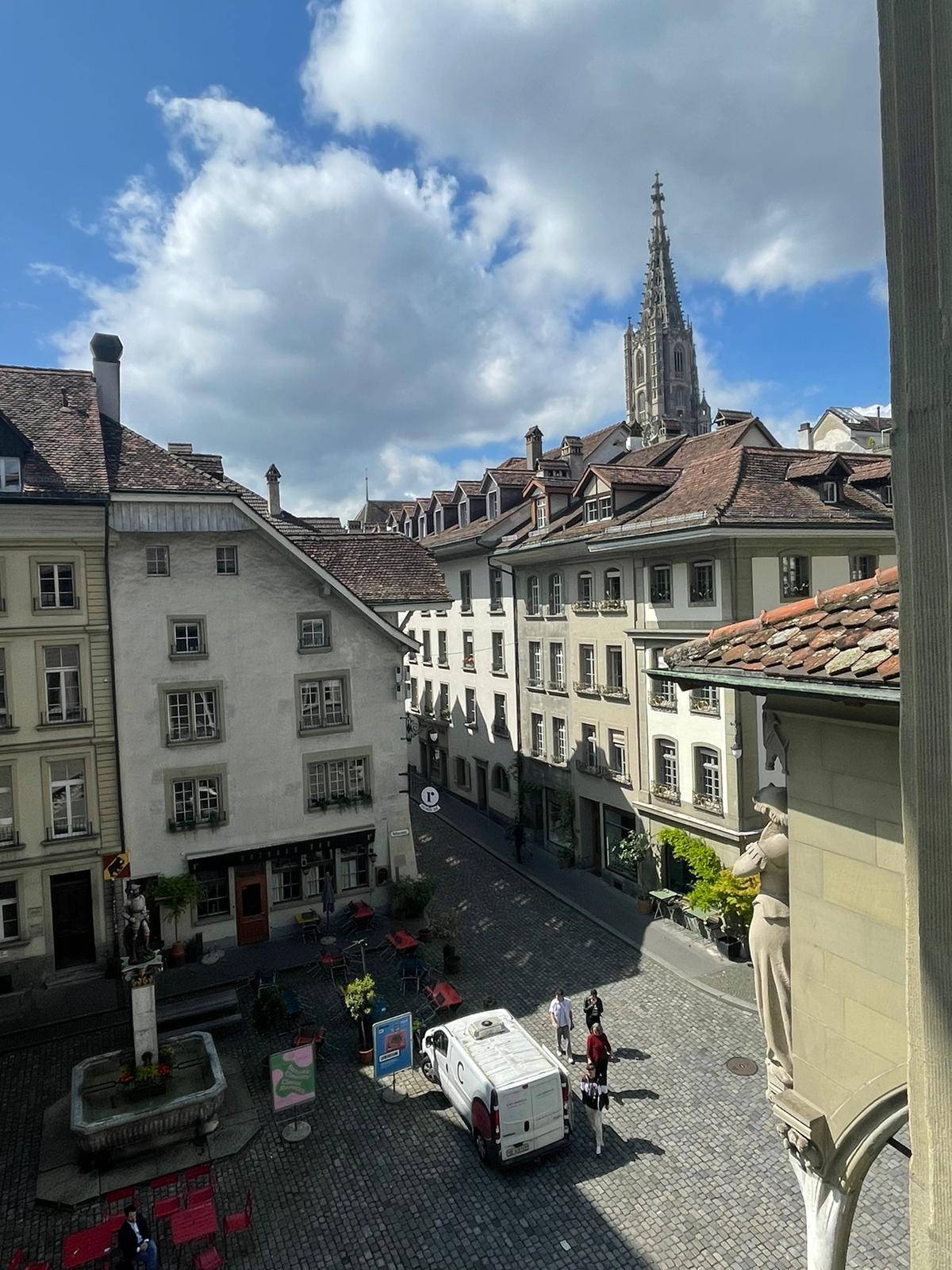 So schön, ja erhaben der Blick vom Rathaus hinab auf den Rathausplatz und in die Rathausgasse...